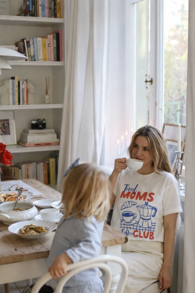 Dámske tričko "Tired moms coffee club" (maslové)